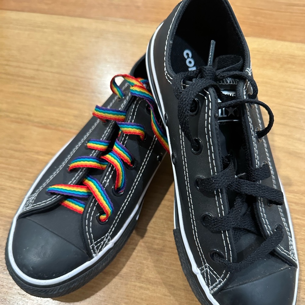 LN Converse All-Star Black Leather Unisex Size 2
